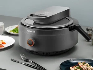 Household cooking robot automatically stir-fries over high heat without oil smoke